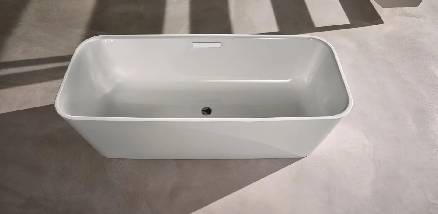 Badewanne BetteArt freistehend auf hellgrauen Boden