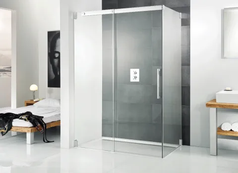 Duschabtrennung aus Glas.