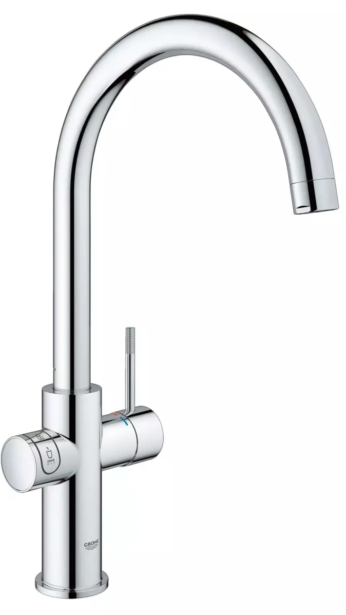 Seitliche Ansicht der Grohe Blue Home Küchenarmatur mit integriertem Trinkwassersystem in der Mono-Variante.