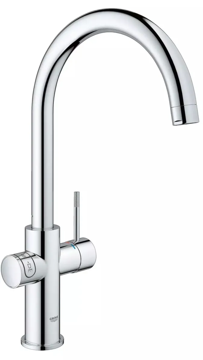 Seitliche Ansicht der Grohe Blue Home Küchenarmatur mit integriertem Trinkwassersystem in der Mono-Variante.