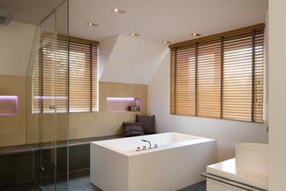 Luxus Bad in Vollansicht