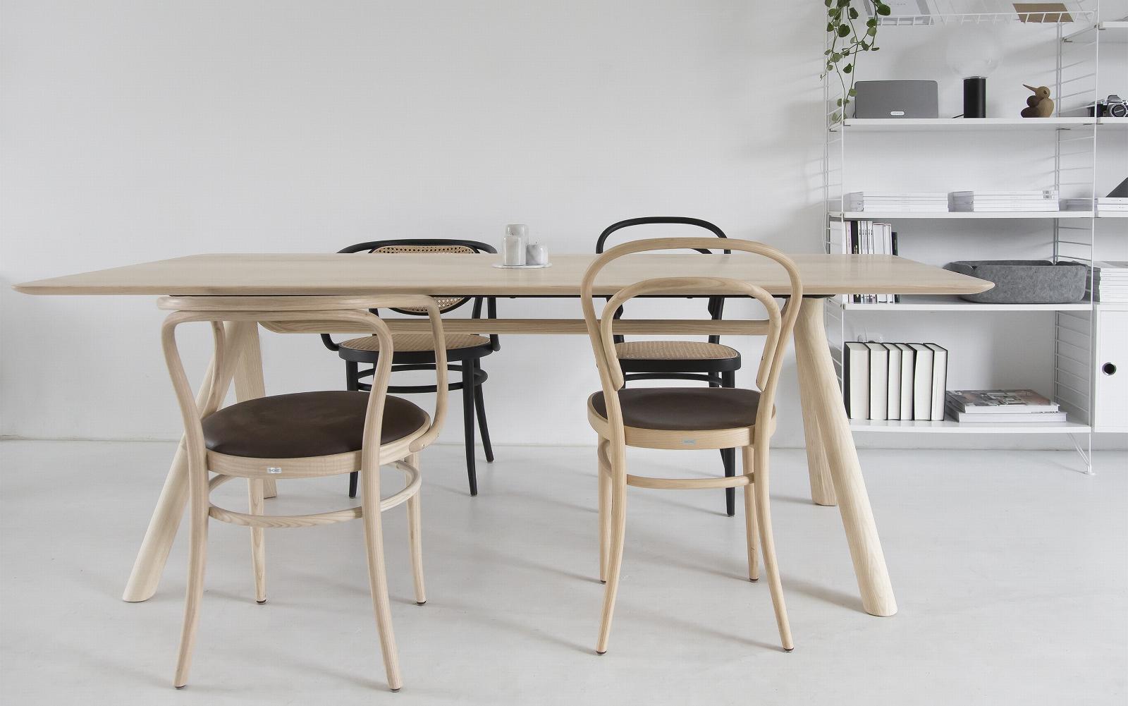 Thonet Stühle und Esstisch