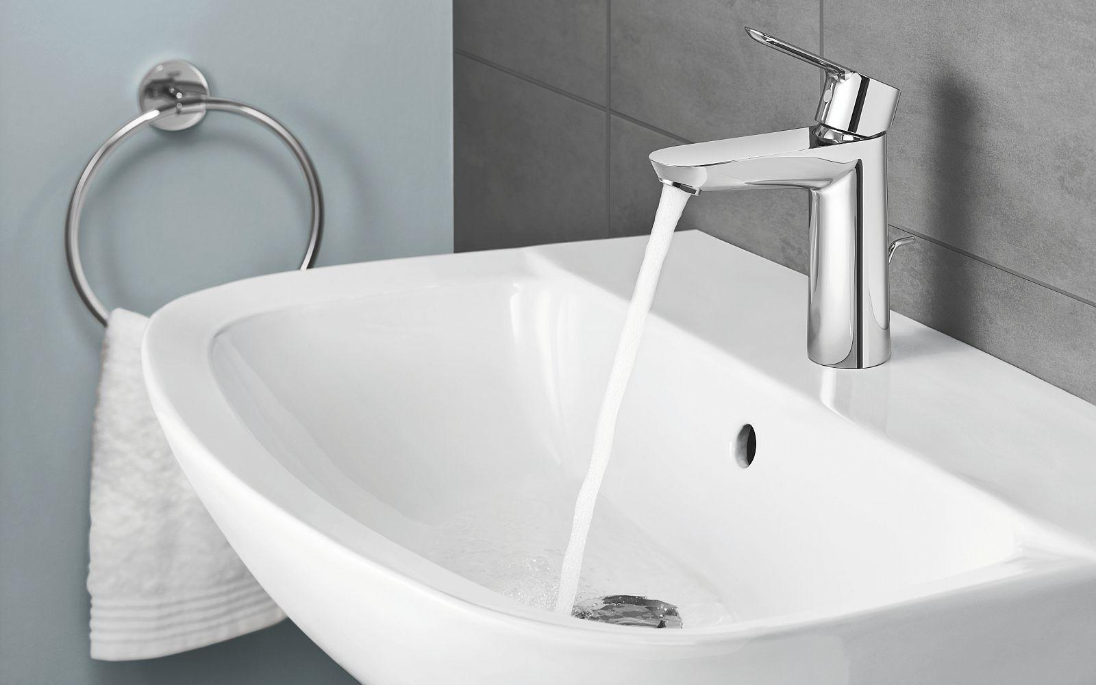 Waschbecken mit Armatur von GROHE